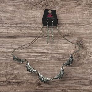 Paparazzi Intricate Silver Necklace and Earring Set